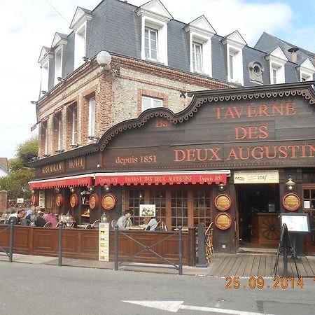 La Taverne Des Deux Augustins Étretat Exterior foto