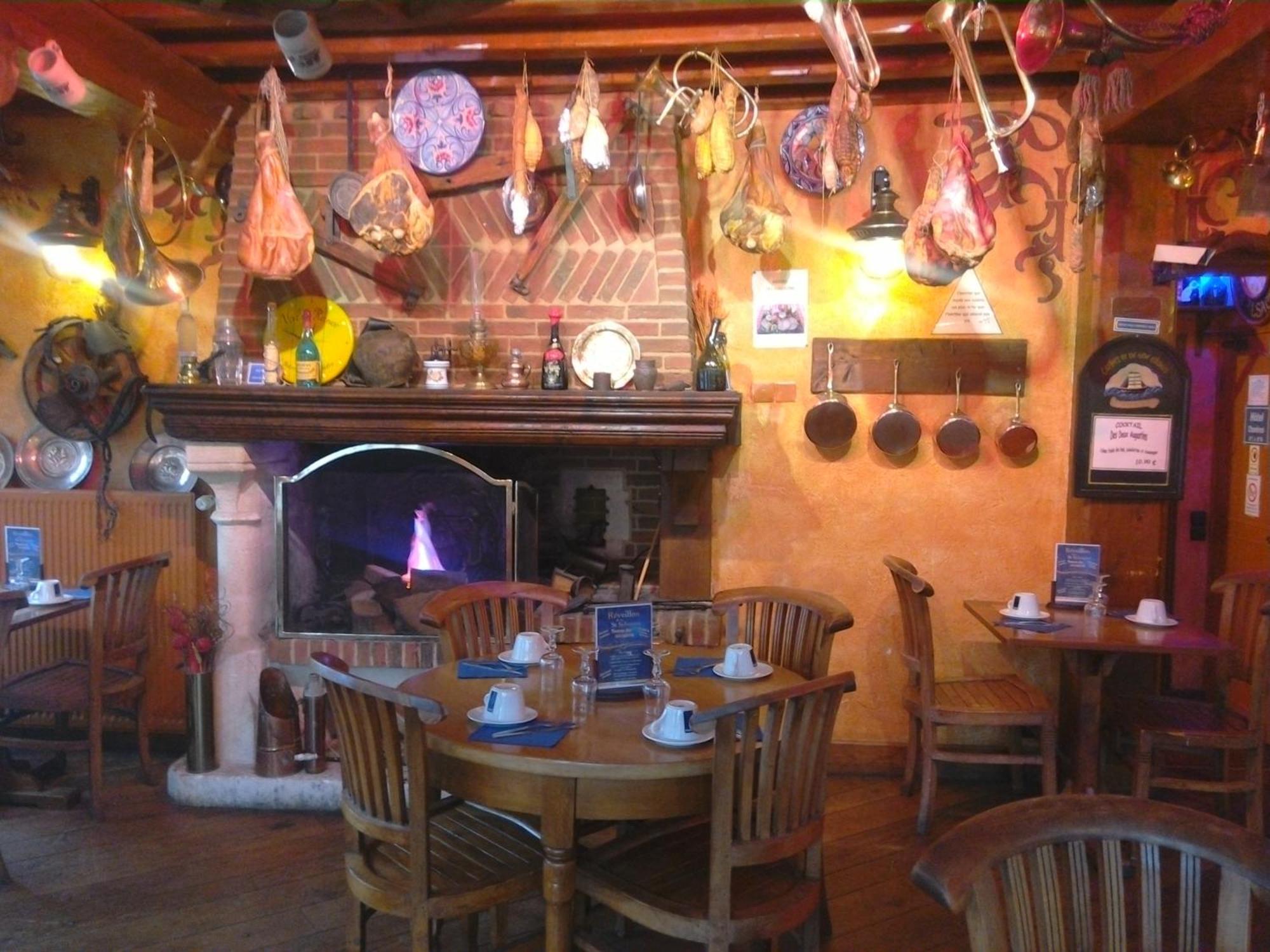La Taverne Des Deux Augustins Étretat Exterior foto